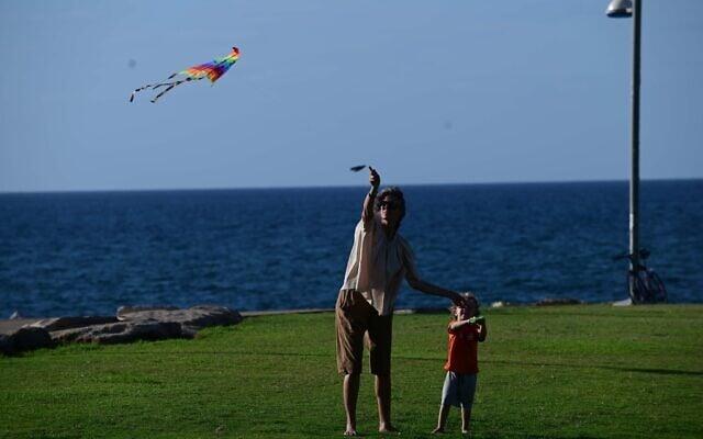 Surviving Kibbutz Kfar Aza residents hold their annual kite event in Tel Aviv on November 9, 2023, after the October 7 Hamas massacre in the Gaza border communities. (Tomer Neuberg/Flash 90)