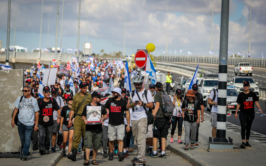 People march toward Jerusalem, as part of a protest for the release of hostages held by terrorists in Gaza, November 15, 2023 (Jamal Awad/Flash90)