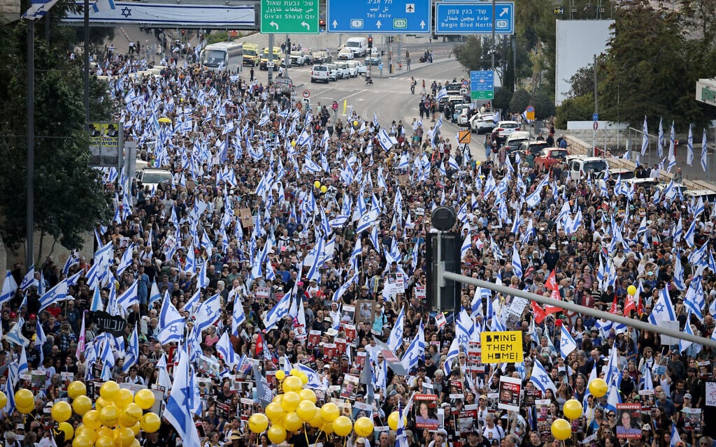 Families of the Israelis held hostage by Hamas terrorists in Gaza march along with thousands of supporters toward the Prime Minister's Office in Jerusalem, November 18, 2023 (Yonatan Sindel/Flash90)