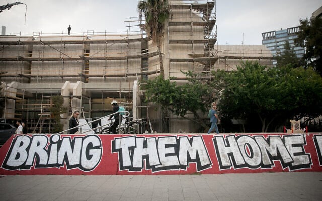 A sign calling for the release of the hostages held in Gaza by Hamas since October 7, in Tel Aviv, November 18, 2023. (Miriam Alster/Flash90)