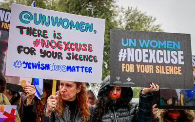 Women protest outside the UN Headquarters in Jerusalem over its failure to condemn Hamas violence against women during its October 7 onslaught, November 27, 2023. (Flash90)