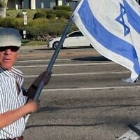 Paul Kessler protests in solidarity with Israel outside Los Angeles on November 5, 2023. (Courtesy; used in accordance with clause 27a of the copyright law)