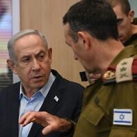 Prime Minister Benjamin Netanyahu (left) and IDF chief Herzi Halevi at the start of a security cabinet meeting in Tel Aviv, November 16, 2023. (Haim Zach/GPO)