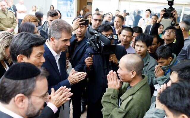 Israeli and Thai foreign ministers Eli Cohen and Parnpree Bahiddha-Nukara visit the freed Thai workers at Shamir Medical center in Israel. (Gideon Sharon/Ministry of Foreign Affairs) Israeli and Thai foreign ministers Eli Cohen and Parnpree Bahiddha-Nukara visit the freed Thai workers at Shamir Medical center in Israel. (Gideon Sharon/Ministry of Foreign Affairs)