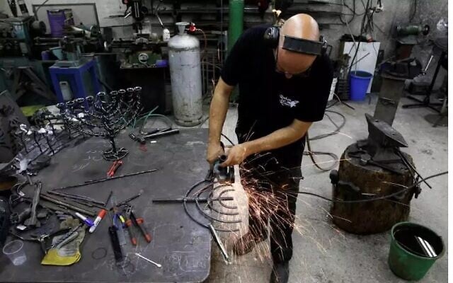 Israeli sculptor Yaron Bob (Courtesy)
