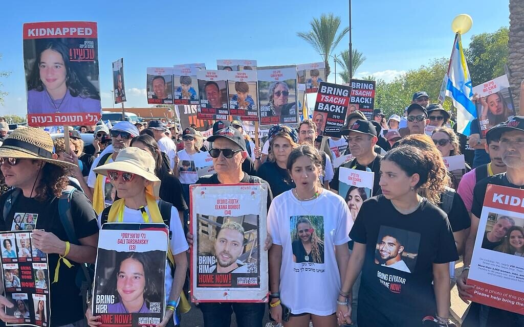 Families of hostages held by Hamas marching toward Jerusalem on November 16, 2023. (Yael Gadot)