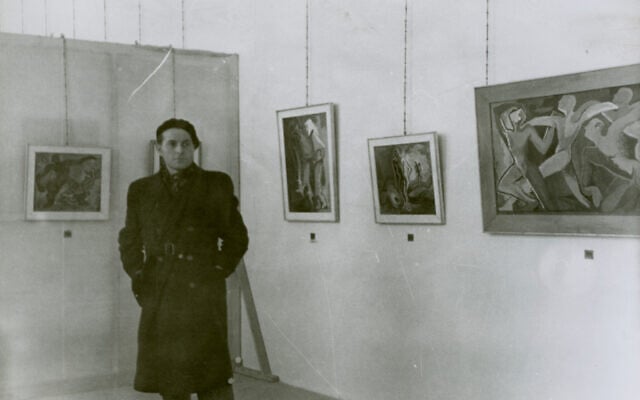 Pinkus Schwarz in Munich’s Lenbachhaus Municipal Art Gallery in 1948. (United States Holocaust Memorial Museum/ Jewish Museum Munich)