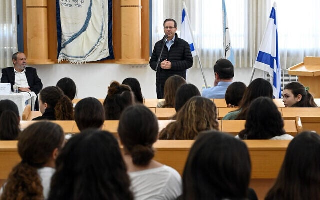 President Herzog meets with soldiers serving in the Har Hebron Regional Council, December 20, 2023. (Office of the President) President Herzog meets with soldiers serving in the Har Hebron Regional Council, December 20, 2023. (Office of the President)
