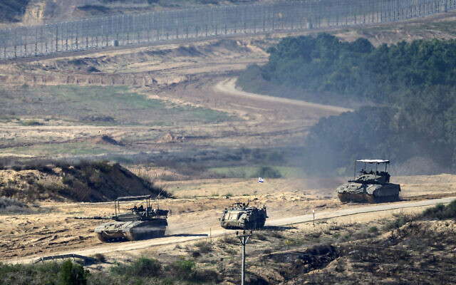 This picture taken from southern Israel near the border with the Gaza Strip shows Israeli tanks on December 3, 2023 (John MACDOUGALL / AFP)
