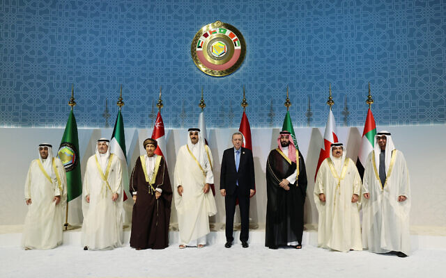 Qatar's Emir Sheikh Tamim bin Hamad al-Thani (C-L) and Turkey's President Recep Tayyip Erdogan (C-R) posing for a group picture with Gulf leaders and officials meeting in Doha on December 5, 2023. (Turkish presidency press office / AFP) Qatar's Emir Sheikh Tamim bin Hamad al-Thani (C-L) and Turkey's President Recep Tayyip Erdogan (C-R) posing for a group picture with Gulf leaders and officials meeting in Doha on December 5, 2023. (Turkish presidency press office / AFP)