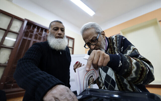 An Egyptian man casts his ballot during the presidential election, at a polling station in downtown Cairo on December 10, 2023 (Khaled DESOUKI / AFP) An Egyptian man casts his ballot during the presidential election, at a polling station in downtown Cairo on December 10, 2023 (Khaled DESOUKI / AFP)