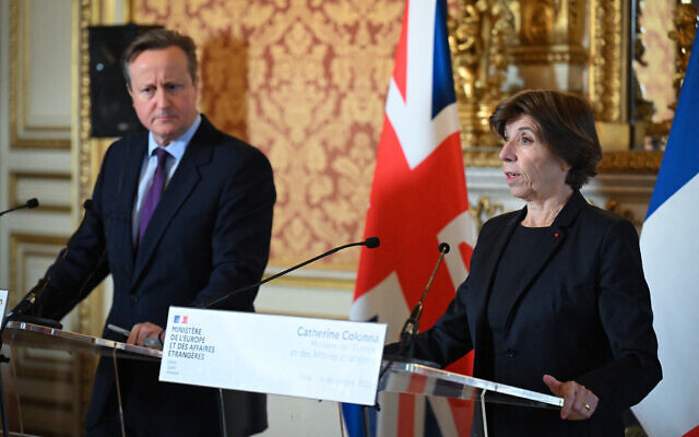 French Foreign Minister Catherine Colonna (R) and British Foreign Minister David Cameron give a press conference in Paris on December 19, 2023. (Miguel MEDINA / AFP) French Foreign Minister Catherine Colonna (R) and British Foreign Minister David Cameron give a press conference in Paris on December 19, 2023. (Miguel MEDINA / AFP)