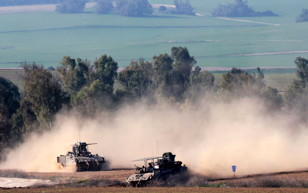 This picture taken from southern Israel shows Israeli armored vehicles along the border with the Gaza Strip on December 31, 2023 (Menahem KAHANA / AFP) This picture taken from southern Israel shows Israeli armored vehicles along the border with the Gaza Strip on December 31, 2023 (Menahem KAHANA / AFP)