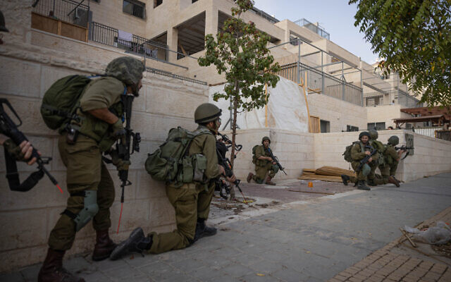 File: Israeli soldiers seen during a drill simulating a terrorist infiltration in the settlement of Beitar Illit, in the West Bank, October 24, 2023. (Chaim Goldberg/Flash90) File: Israeli soldiers seen during a drill simulating a terrorist infiltration in the settlement of Beitar Illit, in the West Bank, October 24, 2023. (Chaim Goldberg/Flash90)