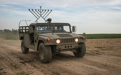 Israeli soldiers at a staging area near the Israeli-Gaza border, November 30, 2023. (Photo by Flash90)