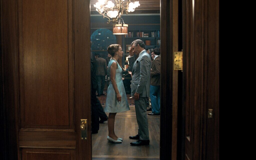 Bradley Cooper as Leonard Bernstein and Carey Mulligan as Felicia Montealegre in 'Maestro.' (Jason McDonald/Netflix)
