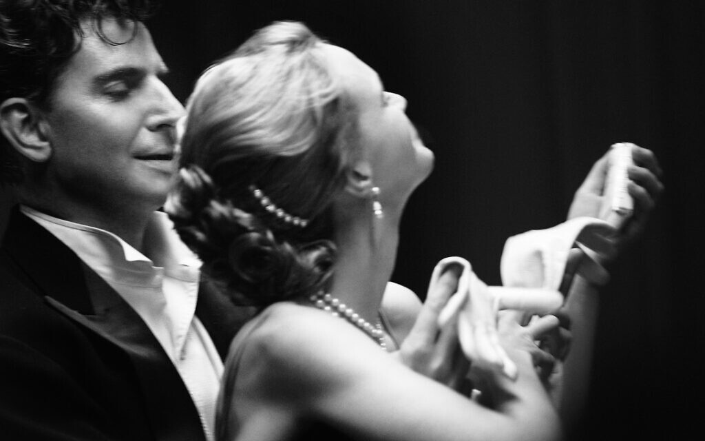 Bradley Cooper as Leonard Bernstein and Carey Mulligan as Felicia Montealegre in 'Maestro.' (Jason McDonald/Netflix)