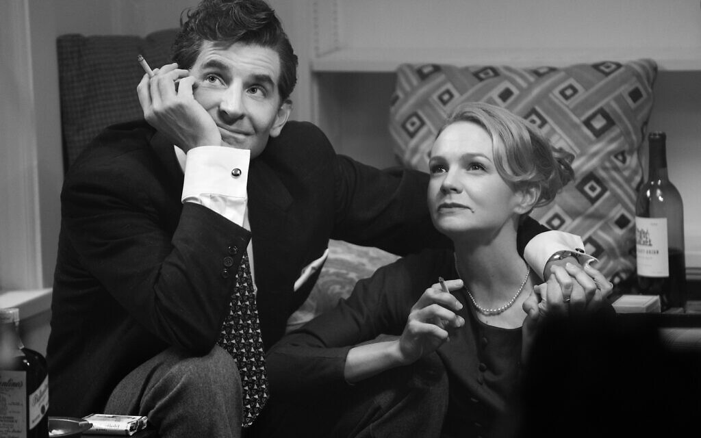 Bradley Cooper as Leonard Bernstein and Carey Mulligan as Felicia Montealegre in 'Maestro.' (Jason McDonald/Netflix)