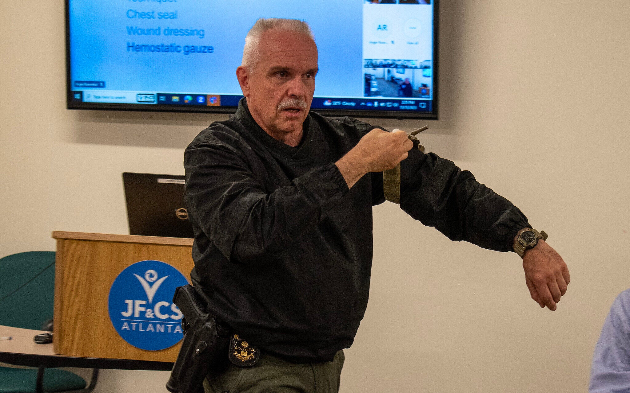 Maj. Oliver Fladrich from the Dunwoody Police Department near Atlanta teaches employees at Jewish Family & Career Services (JF&CS) how to apply a tourniquet to stop heavy bleeding, in December 2023. (Katja Ridderbusch) Maj. Oliver Fladrich from the Dunwoody Police Department near Atlanta teaches employees at Jewish Family & Career Services (JF&CS) how to apply a tourniquet to stop heavy bleeding, in December 2023. (Katja Ridderbusch)