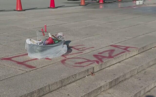 'Free Gaza' graffitied on the steps of the Lincoln Memorial in Washington on December 21, 2023. (Screen capture/Fox News) 'Free Gaza' graffitied on the steps of the Lincoln Memorial in Washington on December 21, 2023. (Screen capture/Fox News)