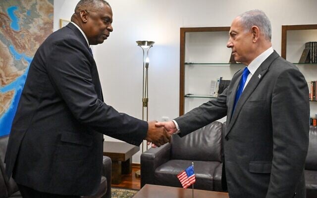 Prime Minister Benjamin Netanyahu (R) meets with visiting  US Defense Secretary Lloyd Austin in Tel Aviv on December 12, 2023 (Kobi Gideon/GPO)
