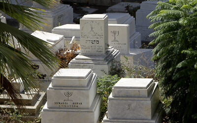 A general view shows the Jewish cemetery in the Sodeco district of the Lebanese capital Beirut on August 24, 2010. (JOSEPH EID / AFP)