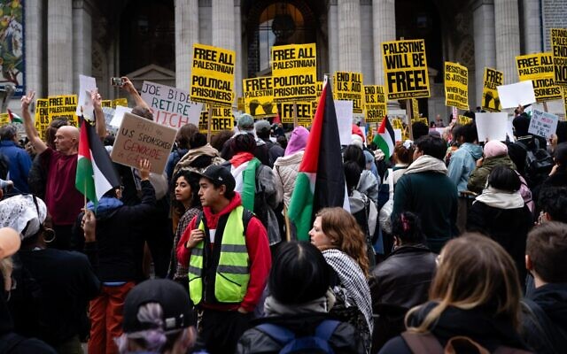 Pro-Palestinian demonstrators at a rally near Bryant Park, November 9, 2023. (Luke Tress/NY Jewish Week via JTA) Pro-Palestinian demonstrators at a rally near Bryant Park, November 9, 2023. (Luke Tress/NY Jewish Week via JTA)