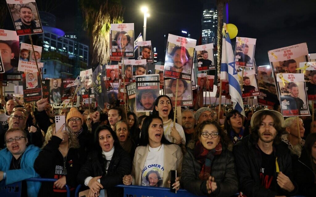 Israelis attend a rally marking 100 days since the hostages were kidnapped into Gaza, on January 13, 2024. (Photo by AHMAD GHARABLI / AFP)