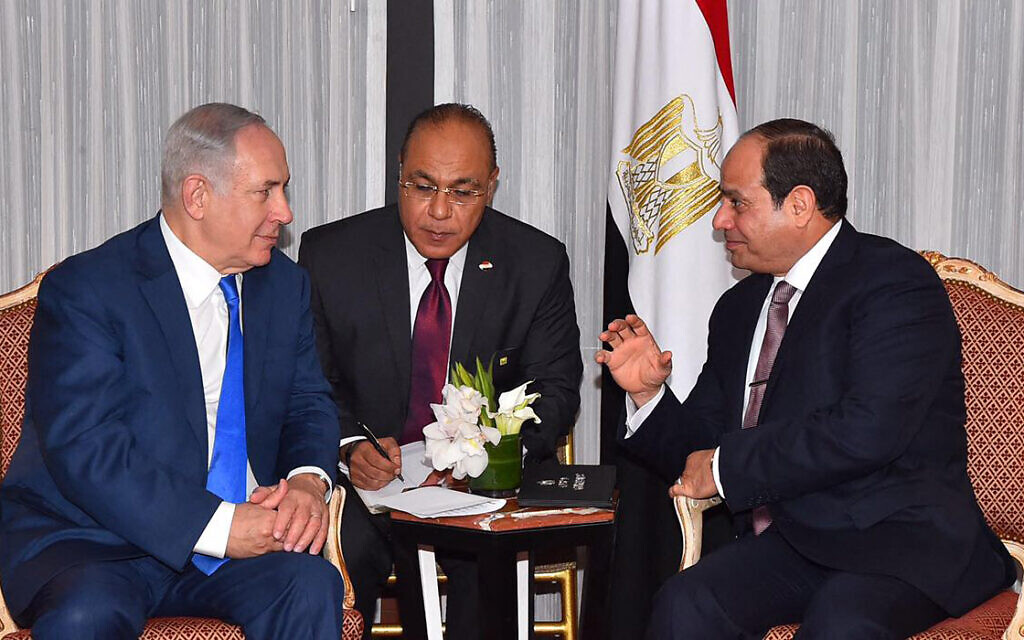 File - A handout released by the Egyptian Presidency shows Israeli Prime Minister Benjamin Netanyahu (L) meeting with Egyptian President Abdel Fattah al-Sissi in New York on September 18, 2017. (Photo by HO / AFP) File - A handout released by the Egyptian Presidency shows Israeli Prime Minister Benjamin Netanyahu (L) meeting with Egyptian President Abdel Fattah al-Sissi in New York on September 18, 2017. (Photo by HO / AFP)