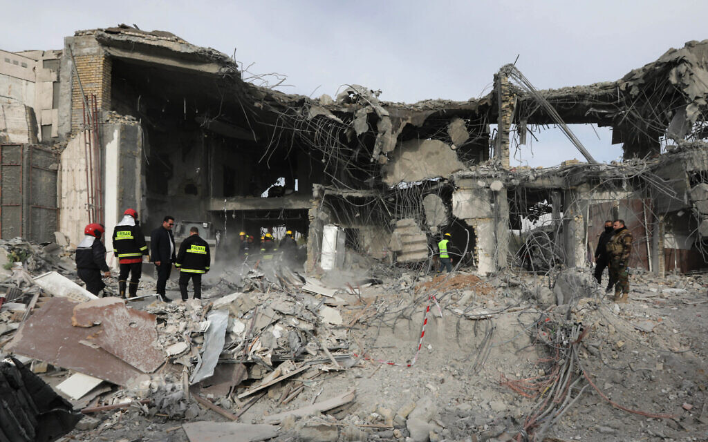 A civil defense team carries out search and rescue operations in a damaged building following a missile strike launched by Iran's Revolutionary Guard Corps (IRGC) on Arbil, Iraq, on January 17, 2024. (Safin HAMID / AFP) A civil defense team carries out search and rescue operations in a damaged building following a missile strike launched by Iran's Revolutionary Guard Corps (IRGC) on Arbil, Iraq, on January 17, 2024. (Safin HAMID / AFP)