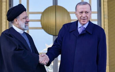 Turkish President Recep Tayyip Erdogan (R) shakes hands with Iranian President Ebrahim Raisi (L) during a welcoming ceremony in Ankara, on January 24, 2024. (Adem Altan/AFP)