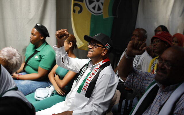 Residents react as they gather to watch the International Court of Justice (ICJ) ruling of the case against Israel brought by South Africa in The Hague at the Dullah Omar Centre in Cape Town, South Africa, on January 26, 2024, during an event organized by the South African ruling African National Congress party. (GIANLUIGI GUERCIA / AFP) Residents react as they gather to watch the International Court of Justice (ICJ) ruling of the case against Israel brought by South Africa in The Hague at the Dullah Omar Centre in Cape Town, South Africa, on January 26, 2024, during an event organized by the South African ruling African National Congress party. (GIANLUIGI GUERCIA / AFP)