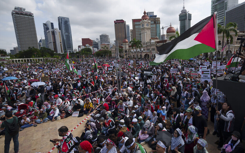 Malaysian Muslims wave Palestinian flags at an anti-Israel, pro-Palestinian rally in at Independence Square in Kuala Lumpur, Malaysia, October 22, 2023. (AP Photo/Vincent Thian)