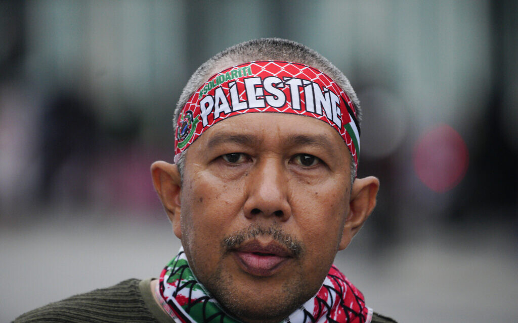A Muslim man wears a headband at an anti-Israel, pro-Palestinian rally in Kuala Lumpur, Malaysia, October 24, 2023. (AP Photo/Vincent Thian)
