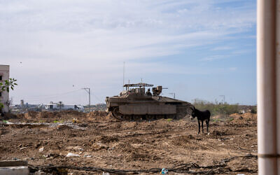 Israeli forces operate in Gaza City's Tuffah neighborhood, January 21, 2024. (Emanuel Fabian/Times of Israel)