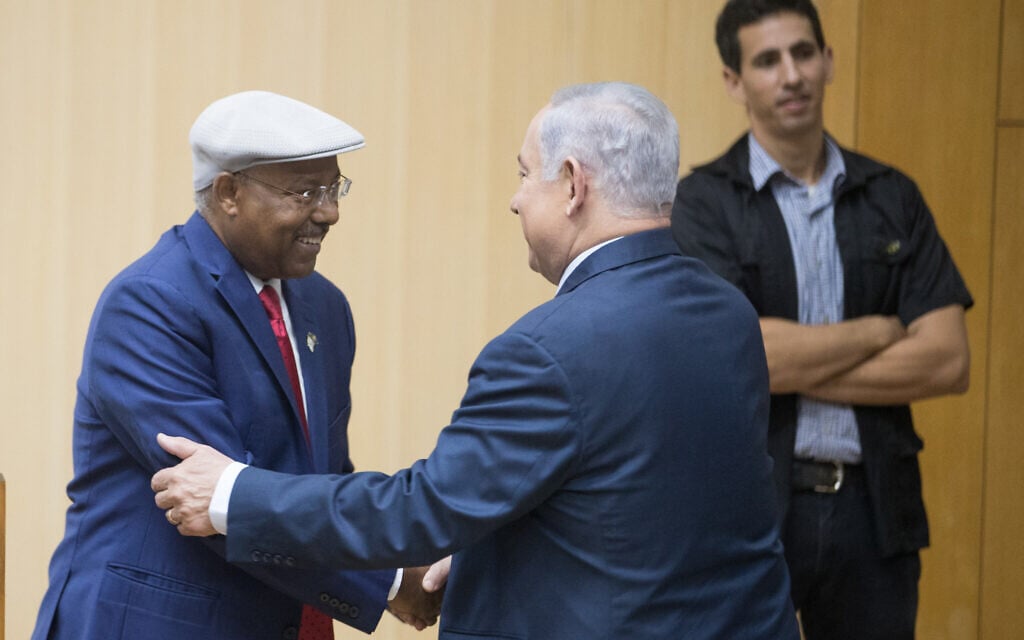 Israeli Prime Minister Benjamin Netanyahu shakes hands with Avraham Neguise during an event marking "Yom HaAliyah" at the Knesset, the Israeli parliament in Jerusalem, October 24, 2017. (Yonatan Sindel/Flash90)