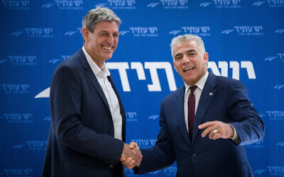 Yesh Atid party leader Yair Lapid (right) welcomes Ram Ben Barak to the party, at a faction meeting in the Knesset, January 15, 2018. (Yonatan Sindel/Flash90)