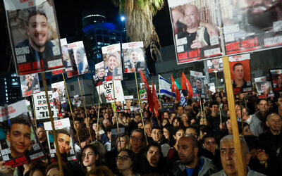 Israelis attend the weekly rally calling for the return of hostages held by Hamas terrorists in the Gaza Strip, at Hostages Square in Tel Aviv, January 6, 2024. (Miriam Alster/Flash90)