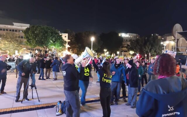 Protesters gather at HaBima Square, ahead of an anti-government demonstration, January 27, 2024. (Noam Lehmann) Protesters gather at HaBima Square, ahead of an anti-government demonstration, January 27, 2024. (Noam Lehmann)