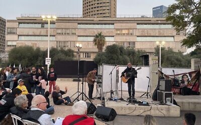 Ehud Banai at an event for hostage Amiram Cooper of Kibbutz Nir Oz, on January 1, 2024 (Jessica Steinberg/Times of Israel)