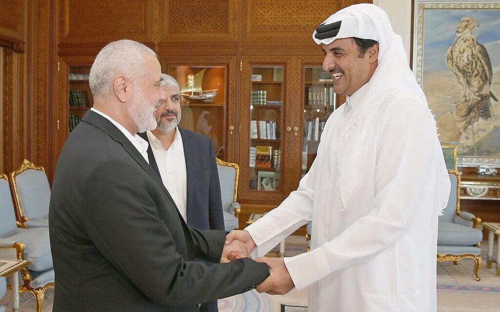 File: Qatari Emir Tamim bin Hamad al-Thani (R), in a meeting with Hamas politburo leader Ismail Haniyeh (L) and official Khaled Mashal in Doha, Qatar, October 17, 2016. (Qatar government handout) File: Qatari Emir Tamim bin Hamad al-Thani (R), in a meeting with Hamas politburo leader Ismail Haniyeh (L) and official Khaled Mashal in Doha, Qatar, October 17, 2016. (Qatar government handout)