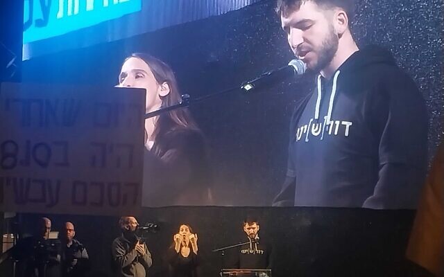 Lt. Or Scheinberg speaks at the weekly protest in Tel Aviv, February 24, 2024. (Iddo Schejter)