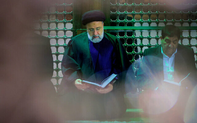This handout picture taken and released by the Iranian Presidency shows Iran's President Ebrahim Raisi praying at the tomb of the Islamic Republic's late founder, Ayatollah Ruhollah Khomeini, in Tehran on January 31, 2024 (Iranian Presidency / AFP) This handout picture taken and released by the Iranian Presidency shows Iran's President Ebrahim Raisi praying at the tomb of the Islamic Republic's late founder, Ayatollah Ruhollah Khomeini, in Tehran on January 31, 2024 (Iranian Presidency / AFP)