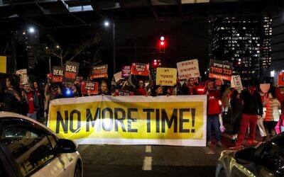 Demonstrators block a main road demanding an immediate deal for the release Israeli hostages held in the Gaza Strip by Palestinian terrorists, during a protest near the Defense Ministry in Tel Aviv on February 1, 2024. (Ahmad Gharabli / AFP)
