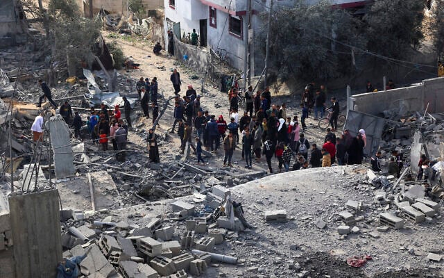 Palestinians inspect the damage in the rubble of a building where two hostages were reportedly held before being rescued during an operation by Israeli security forces in Rafah, on the southern Gaza Strip on February 12, 2024. (SAID KHATIB / AFP) Palestinians inspect the damage in the rubble of a building where two hostages were reportedly held before being rescued during an operation by Israeli security forces in Rafah, on the southern Gaza Strip on February 12, 2024. (SAID KHATIB / AFP)