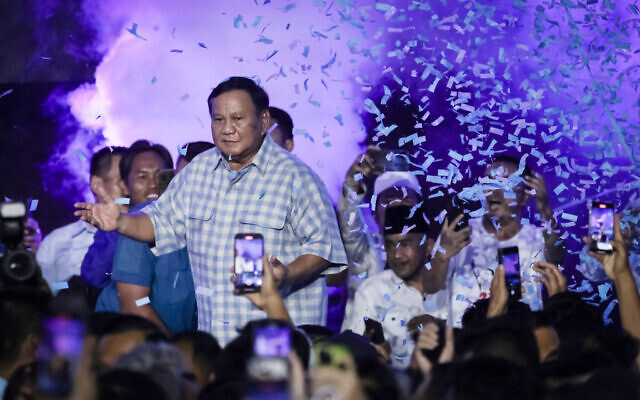 Presidential-elect and Indonesia's Defense Minister Prabowo Subianto (C) dances on the stage after polls closed in the country's presidential and legislative elections in Jakarta on February 14, 2024. (Yasuyoshi CHIBA / AFP) Presidential-elect and Indonesia's Defense Minister Prabowo Subianto (C) dances on the stage after polls closed in the country's presidential and legislative elections in Jakarta on February 14, 2024. (Yasuyoshi CHIBA / AFP)