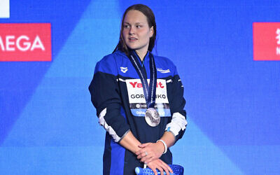 Israel's Anastasia Gorbenko poses with her silver medal on the podium of the women's 400m individual medley swimming event during the 2024 World Aquatics Championships at Aspire Dome in Doha, on February 18, 2024. (Oli SCARFF / AFP)
