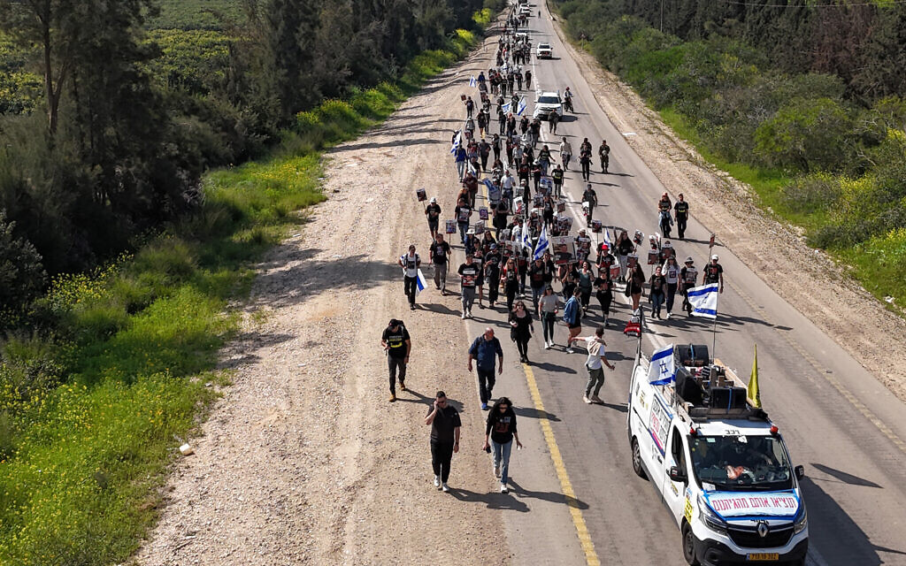 An aerial view shows relatives and supporters of Israeli hostages held by terrorists in Gaza since October 7, marching to Jerusalem calling for their release, on February 28, 2024 in Reim (Jack GUEZ/AFP)