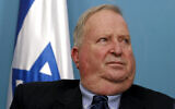 Avraham Shohat gives a press conference at the Prime Minister's Office as he released his report regarding the budget for Israeli university students on July 16 2007 in Jerusalem. (Olivier Fitoussi /Flash90)