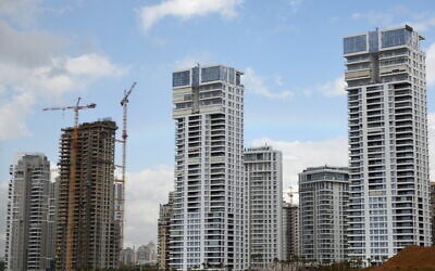 A construction site in the luxury residential neighborhood Ir Yamim in the coastal city of Netanya, on January 14, 2024. (Shahar Yaari / Flash90)